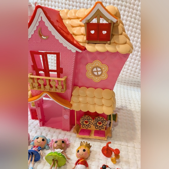 Mini Lalaloopsy Sew Sweet House Playhouse & 11 Mini Lalaloopsy Dolls & Bike - Picture 3 of 10